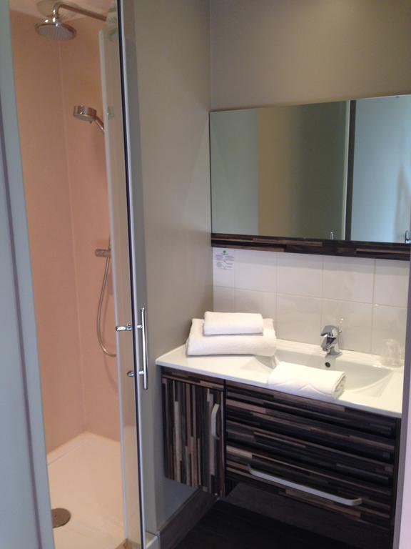 Le Relais Des Bergers Hotel Saint-Martin-en-Haut Bilik gambar