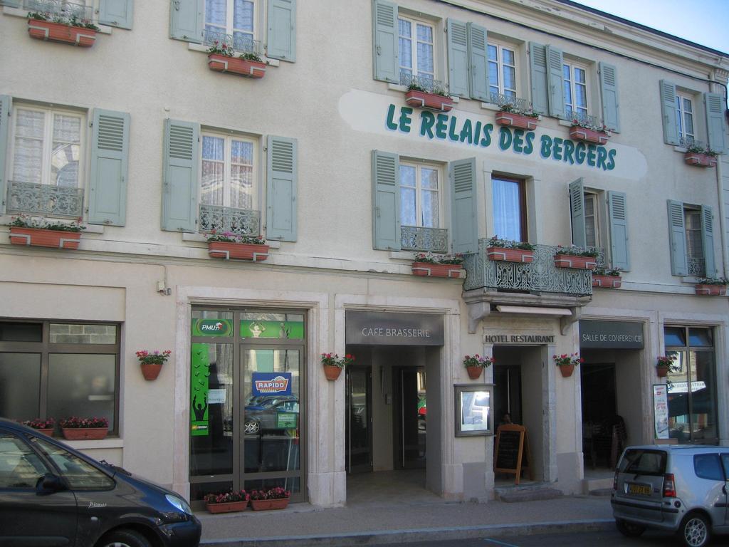 Le Relais Des Bergers Hotel Saint-Martin-en-Haut Luaran gambar