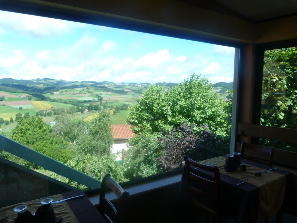 Le Relais Des Bergers Hotel Saint-Martin-en-Haut Luaran gambar